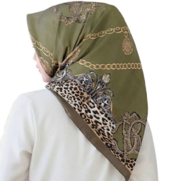 Muodikkaat Leopardihuivit