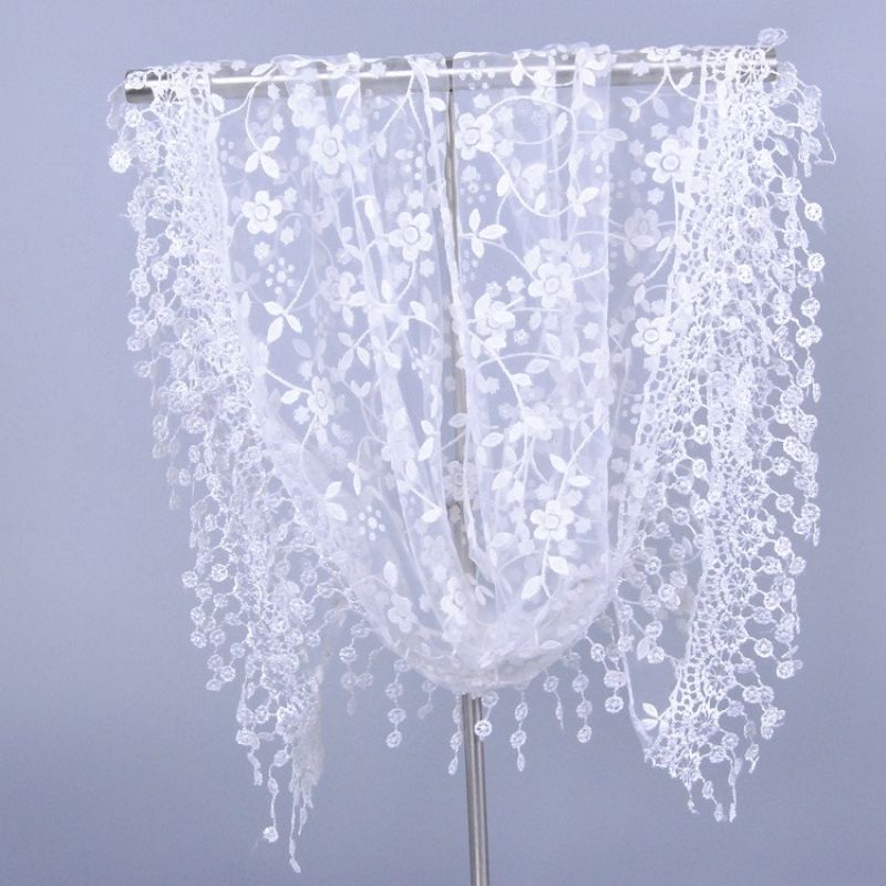 Tyylikäs Lace Edge Kolmiohuivi