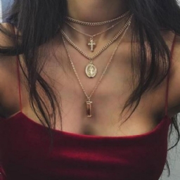 Monikerroksinen Golden Cross Charm Kerroksellinen Kaulakoru Naisille